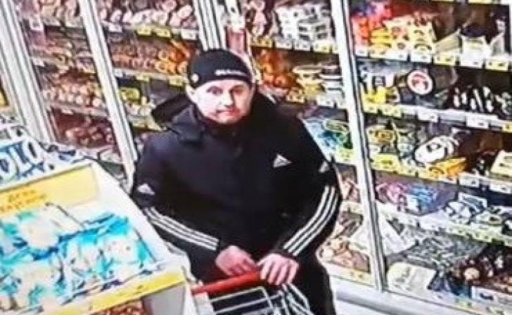 В Курске устанавливается личность мужчины, подозреваемого в грабеже