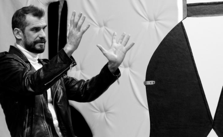 Режиссёр моноспектакля «Контрабас» Константин Демидов: «Главный герой ищет, но не находит» Режиссёр моноспектакля «Контрабас» Константин Демидов: «Главный герой ищет, но не находит»