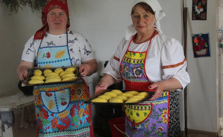 Мастерицы центра фольклора устроили пироговый фестиваль в селе Курской области