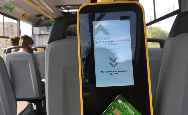 Курянам сообщают об отложенном списании денег с карты при оплате проезда