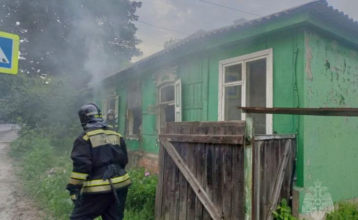 Тело пенсионера нашли в сгоревшем доме в Курске