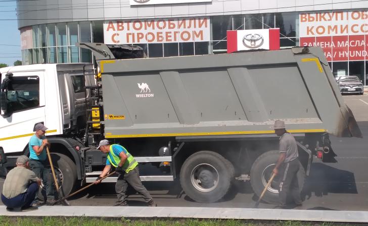 В Курске на улице Красный Октябрь ремонтируют 1,7 км дороги