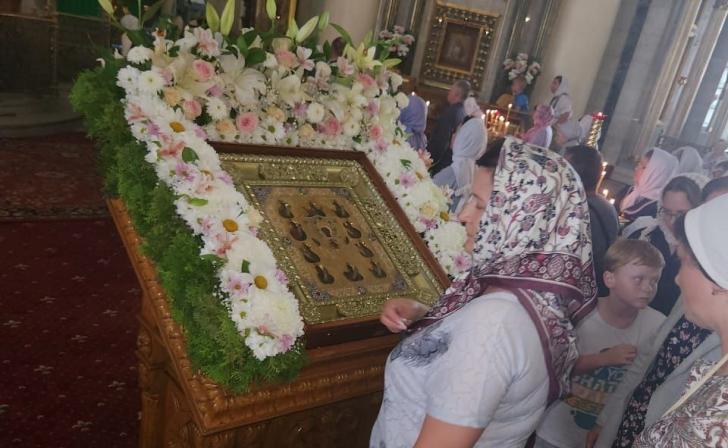 В Курске сегодня провожают икону Божией Матери «Знамение»