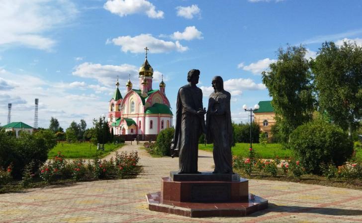 В Курчатове благоустраивают аллею Курчатова и пространство около Дворца культуры