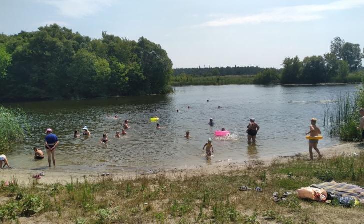 Чиновники предложили жителям курского поселка добираться на пляж за 14 км