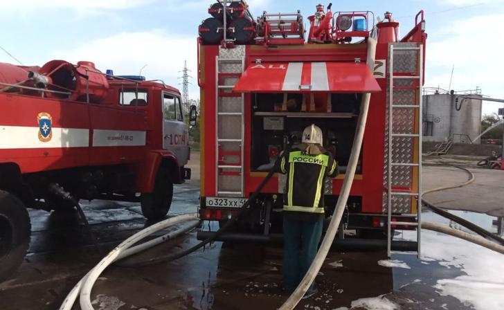 В Курской области тушат нефтебазу, загоревшуюся от атаки беспилотников