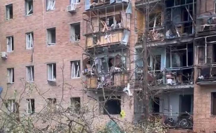 Мэр Курска рассказал о последствиях падения сбитой ракеты на многоэтажку Мэр Курска рассказал о последствиях падения сбитой ракеты на многоэтажку