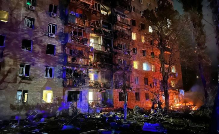 В многоэтажке, на который  упала сбитая ракета, пострадали 13 человек