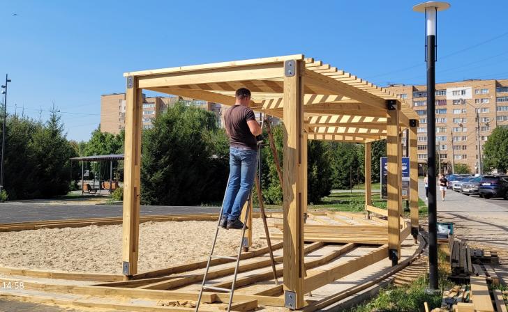 В Железногорске делают детскую площадку и ремонтируют два двора В Железногорске делают детскую площадку и ремонтируют два двора