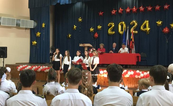 В курском поселке им. Маршала Жукова прошла линейка в честь Дня знаний