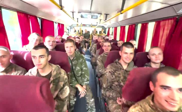 Возвращены 103 военнослужащих, захваченных в плен в Курской области