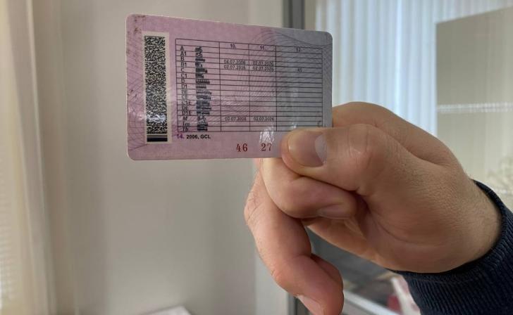 За покупку и использование фальшивых водительских прав осудили жительницу Касторенского района