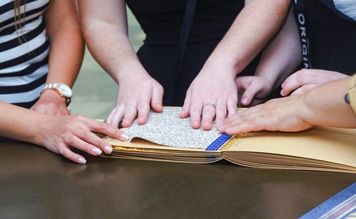 «Театр на ладони»: как прикоснуться к неосязаемому?