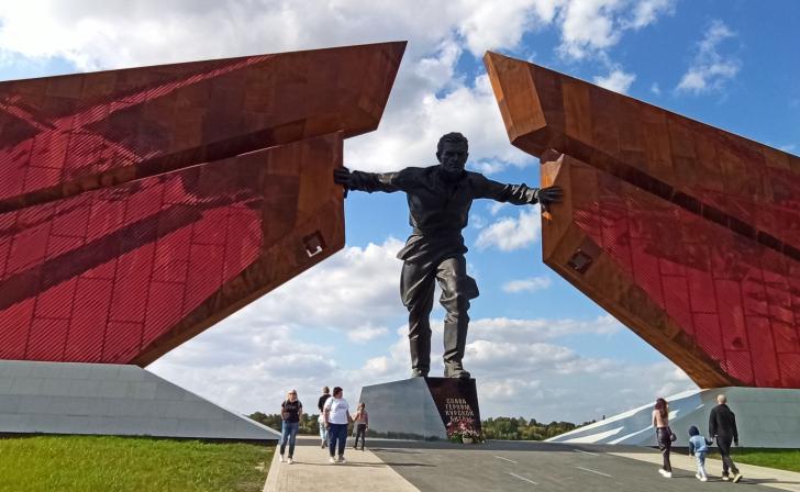 Выбран эскиз памятника скульптору Вучетичу на мемориале «Курская битва»