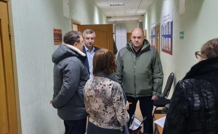 Курский губернатор проверил, как ведется приём заявлений на получение жилищных сертификатов