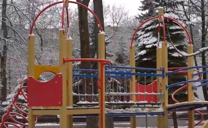 В курском парке детскую площадку сделали на деньги от платных парковок