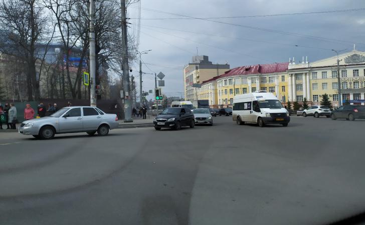 В мэрии Курска прокомментировали ситуацию с неработающим светофором на Перекальского