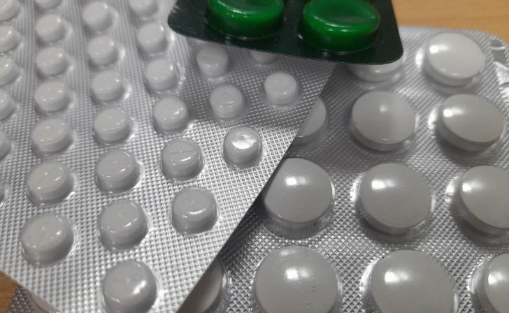 И.о. министра физкультуры и спорта Курской области передал лекарства для жителей ПВР