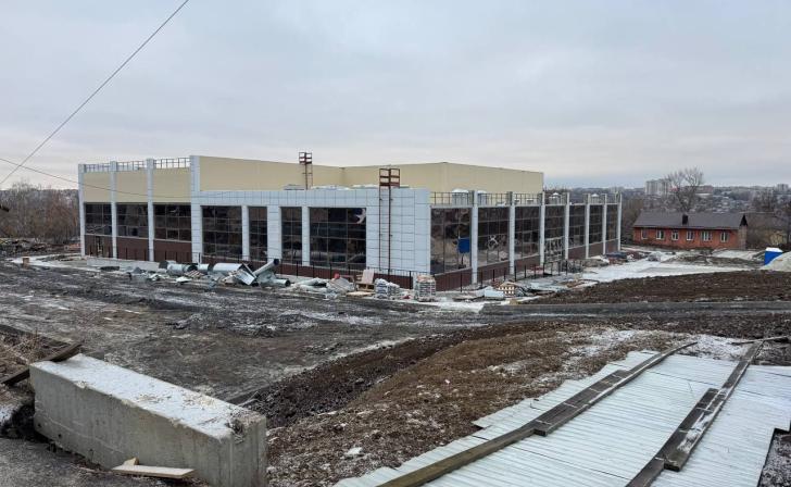 Вторжение ВСУ мешает достроить бассейн КГУ в Курске