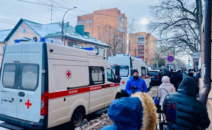 Блогер Миша Литвин передал 2 автомобиля скорой помощи для курского отделения Красного Креста