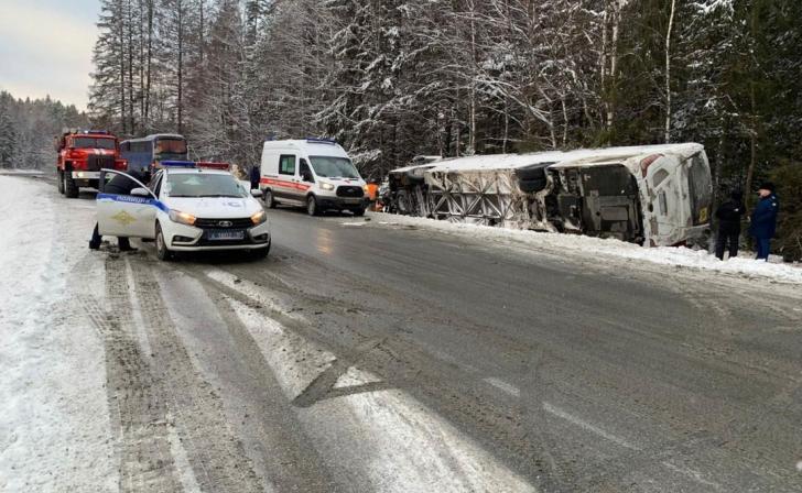 Пятерых пострадавших курян, находившихся в опрокинувшемся в Карелии автобусе, перевезут в Курск