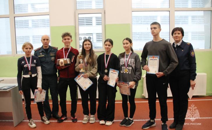 В Курске прошло зимнее первенство по пожарно-спасательному спорту