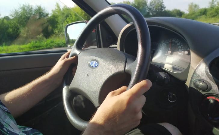 Нетрезвая курянка угнала автомобиль такси Нетрезвая курянка угнала автомобиль такси