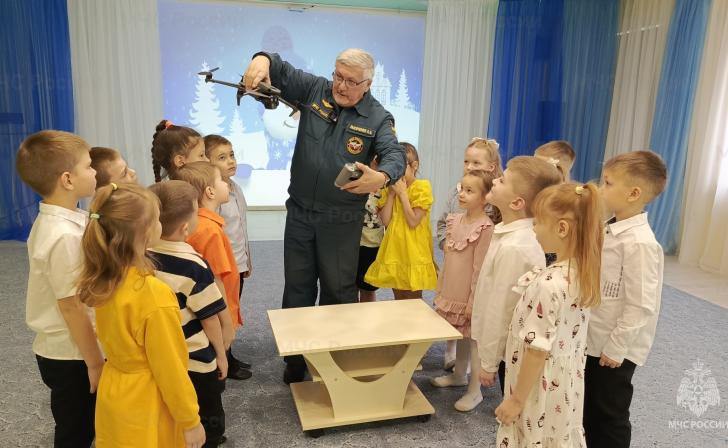 Курских детсадовцев научили запускать беспилотники