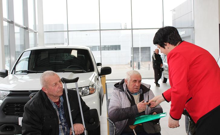 Шесть жителей Курской области, пострадавших на производстве, получили автомобили