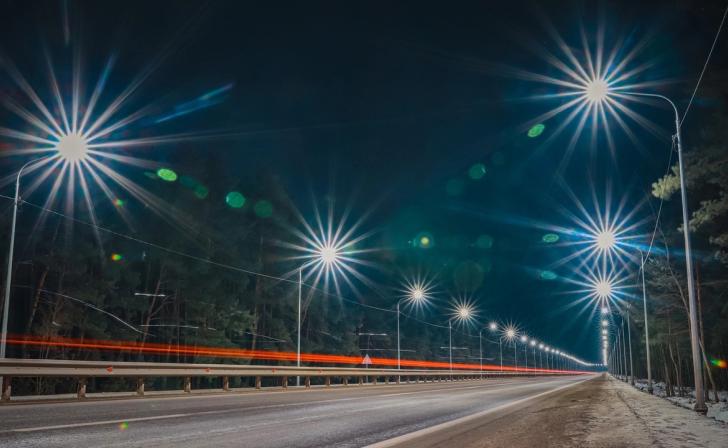 80 рабочих и 51 единица техники чистят Курск от снега