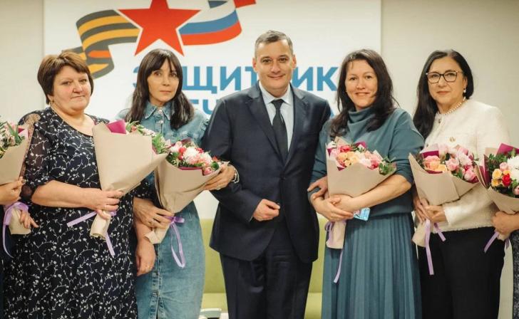 Александр Хинштейн встретился с матерями погибших участников СВО