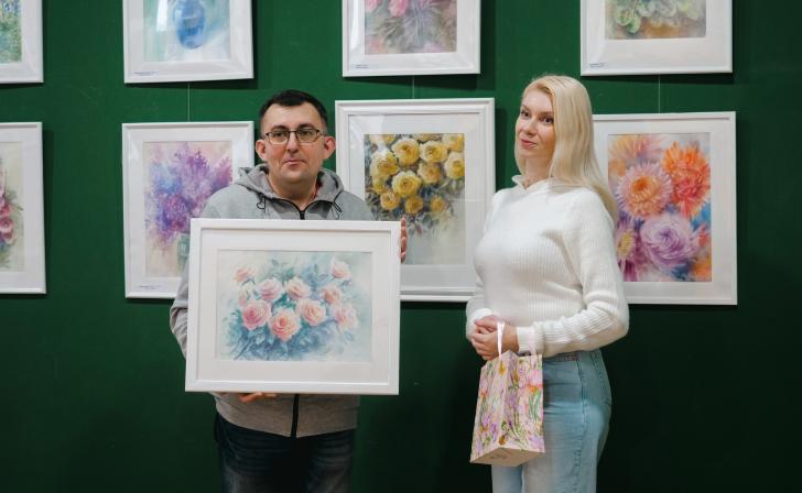 В Курске открылась выставка художницы Елены Гридасовой