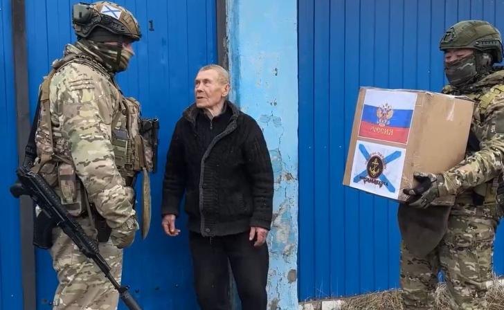 Жители Беловского района получили гуманитарную помощь от военных