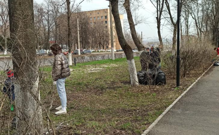 В Курске в сегодняшнем субботнике поучаствовали 5,6 тыс.челов В Курске в сегодняшнем субботнике поучаствовали 5,6 тыс.челов