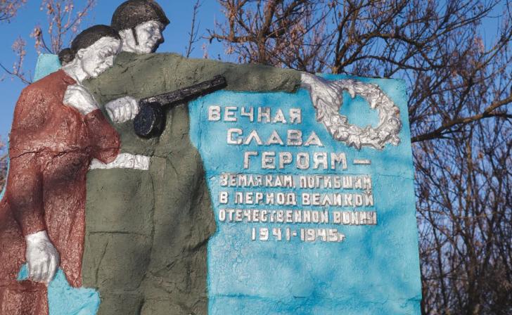 В Курской области продолжается ремонт памятников и захоронений времен ВОВ