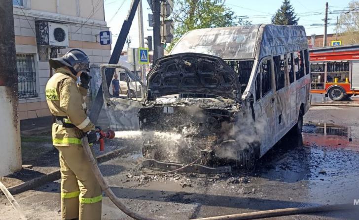 В Курске выгорела маршрутка
