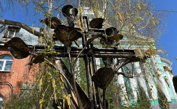 В Судже установят крест, выкованный на Донбассе  из снарядов