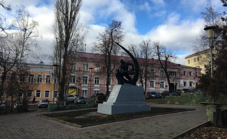 В Курске продолжается ремонт двух скверов