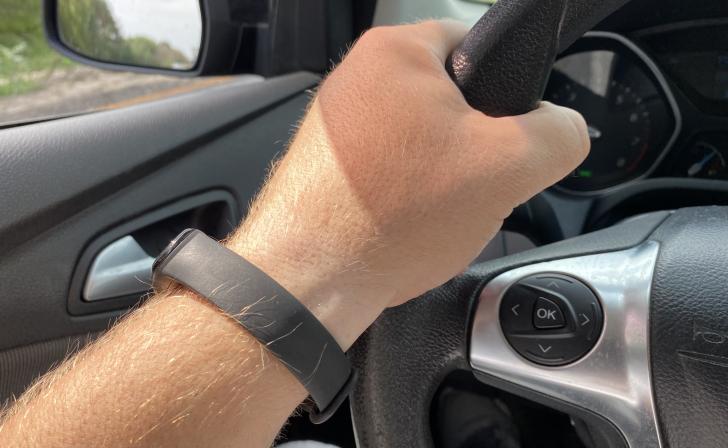 В Курской области полицейский сбил двух мужчин и скрылся: один человек погиб