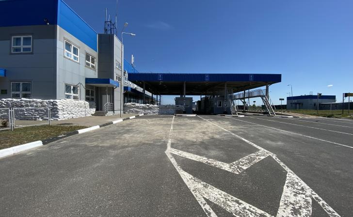 Экс-губернатора Смирнова обвиняют в хищении средств на опорники для погранслужбы