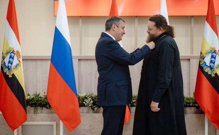 Хинштейн наградил курян государственными и региональными наградами