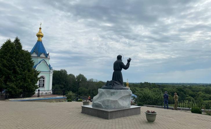 Куряне организовали Крестный ход до Коренной пустыни Куряне организовали Крестный ход до Коренной пустыни