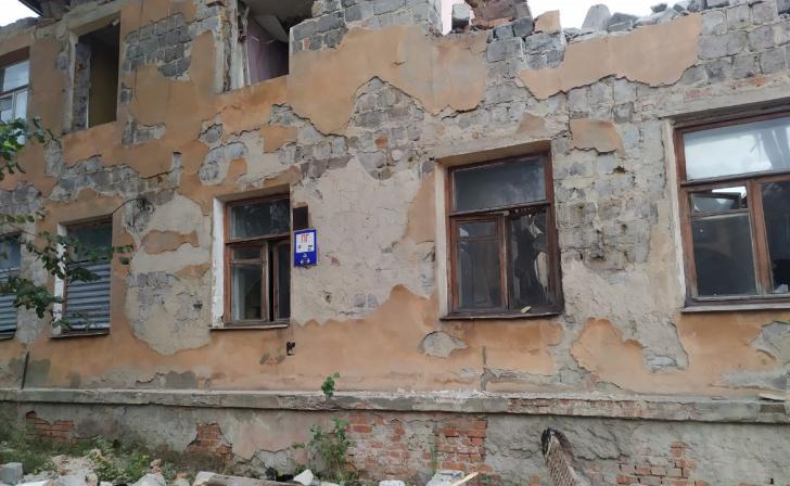 Жители Октябрьского района пожаловались на «дом-призрак»