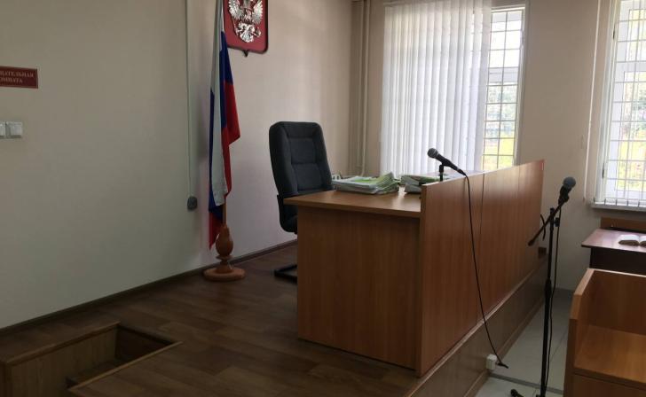 Курянин отсудил у комитета дорожного хозяйства деньги за попавшую в яму машину