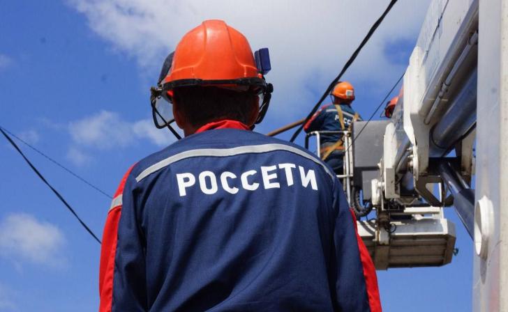 Сотрудники «Курскэнерго» восстанавливают электроснабжение после непогоды
