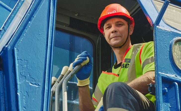 Хинштейн поздравил железнодорожников с профессиональным праздником