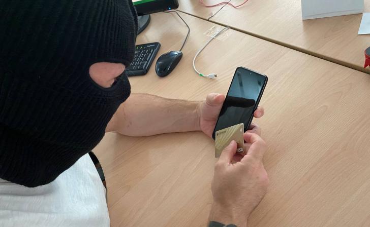 Курянка перевела 55 тысяч рублей мошенникам, приславшим сообщение с аккаунта ее руководителя