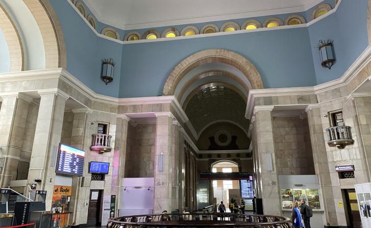 В Курске в железнодорожном вокзале сделают лифт и открытые кассы