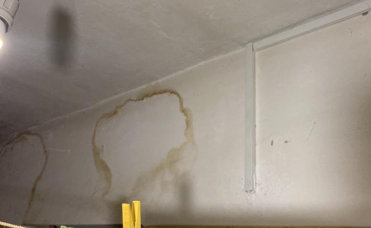 В Железногорске новый дом за 4 года превратился в аварийный