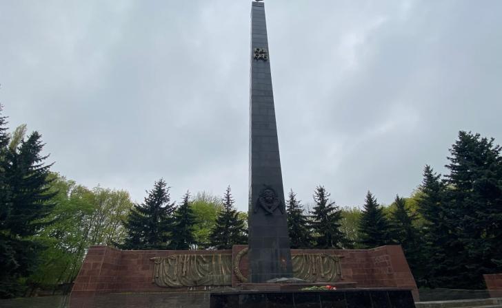 Хинштейн пристыдил курян за состояние мемориала Памяти павших Хинштейн пристыдил курян за состояние мемориала Памяти павших